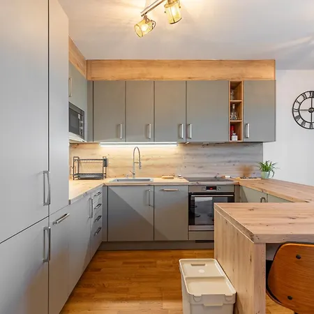 Slovakia Guthaus 64d Pressburg