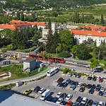 Slovakia Guthaus 64d アパート